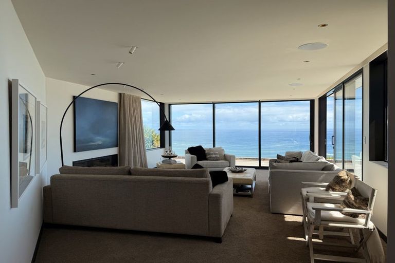 Photo of property in 1 Ngatira Road, Muriwai, Waimauku, 0881