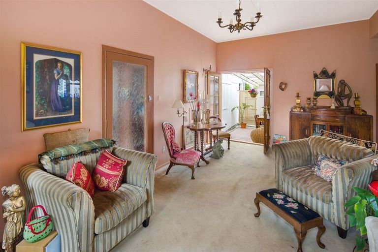 Photo of property in 43 Bassett Road, Johnsonville, Wellington, 6037