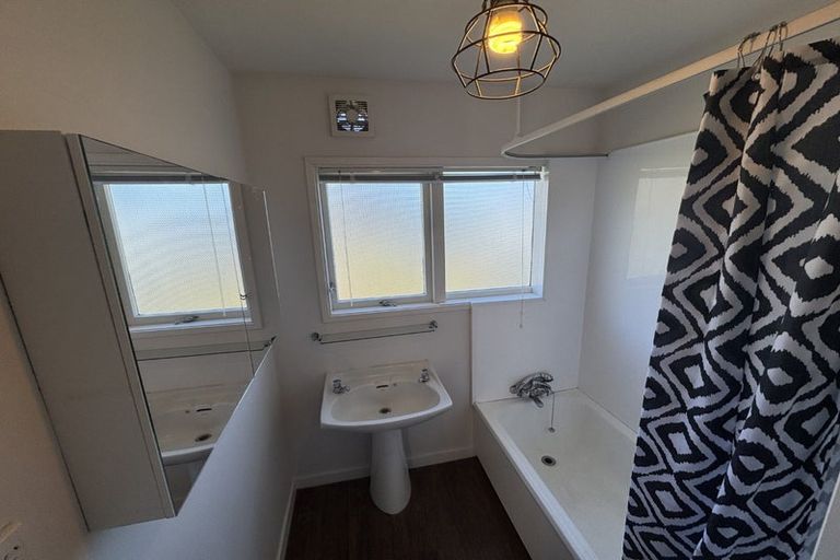 Photo of property in 2/24 Calcutta Street, Khandallah, Wellington, 6035