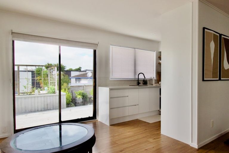 Photo of property in 5 Ngatoa Place, Glenfield, Auckland, 0629