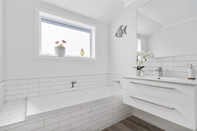 Photo of property in 17 Manatu Close, Whangamata, 3691