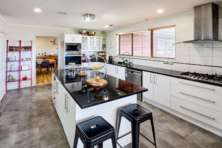 Photo of property in 12 Cullen Place, Tawa, Wellington, 5028