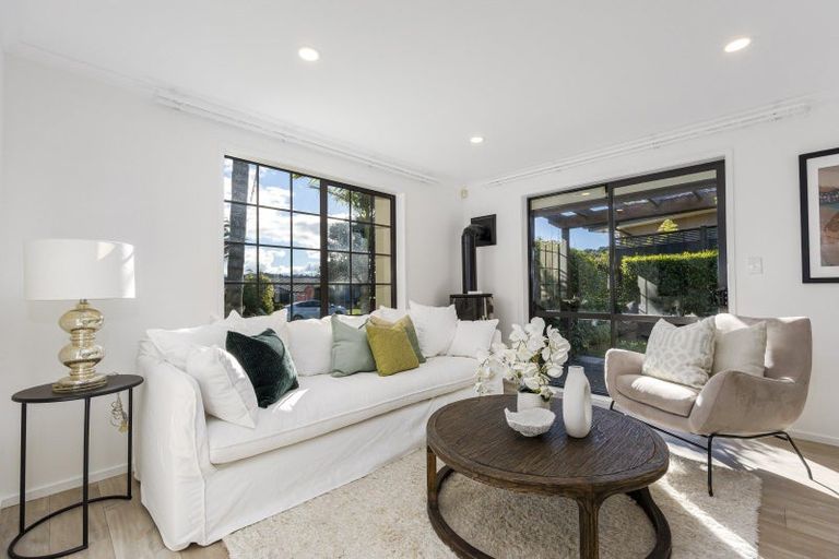 Photo of property in 33 Admirals Court Drive, Greenhithe, Auckland, 0632