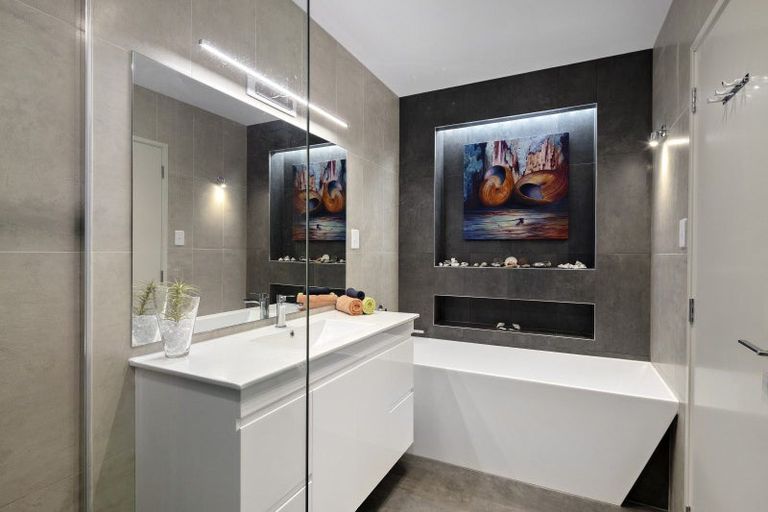 Photo of property in 55 Ferry Road, Days Bay, Lower Hutt, 5013