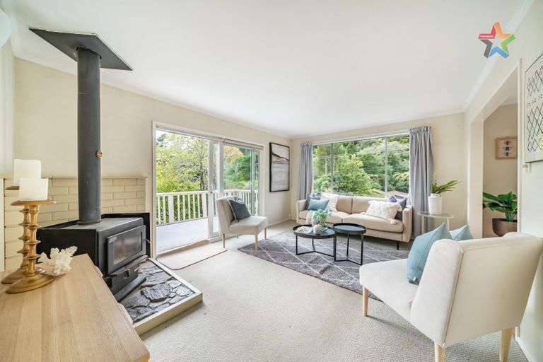 Photo of property in 102 Pinehaven Road, Pinehaven, Upper Hutt, 5019