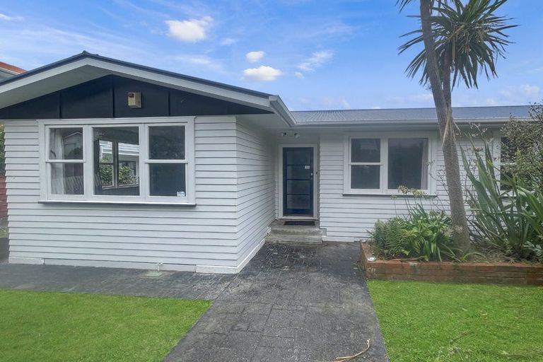 Photo of property in 8 Witham Street, Island Bay, Wellington, 6023