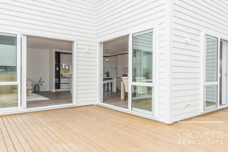 Photo of property in 17 Kearns Drive, Hobsonville, Auckland, 0616