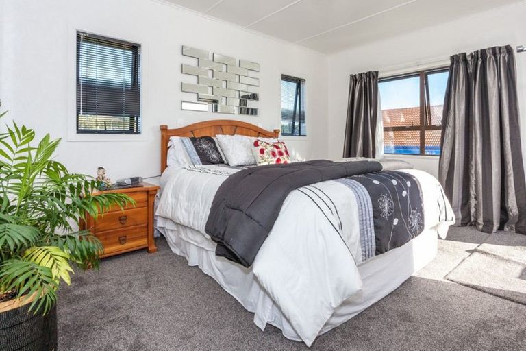 Photo of property in 100 Ocean Road, Whangamata, 3620