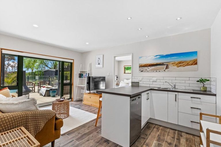 Photo of property in 7 Attwood Road, Paremoremo, Auckland, 0632