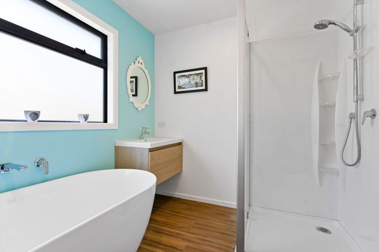 Photo of property in 26 Moffat Road, Red Beach, 0932