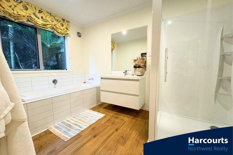 Photo of property in 296 Motutara Road, Muriwai, Waimauku, 0881