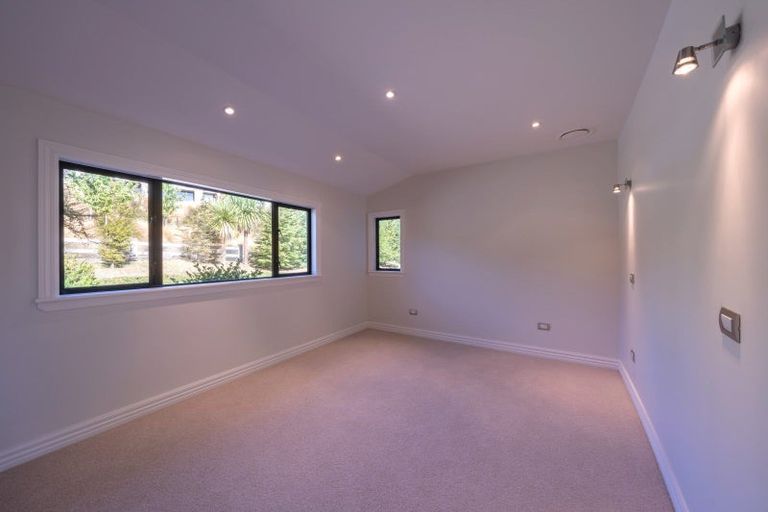 Photo of property in 10 Minaret Ridge, Wanaka, 9305