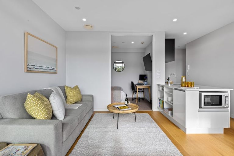 Photo of property in Frank Sargeson Apts, 302/80 Anzac Street, Takapuna, Auckland, 0622