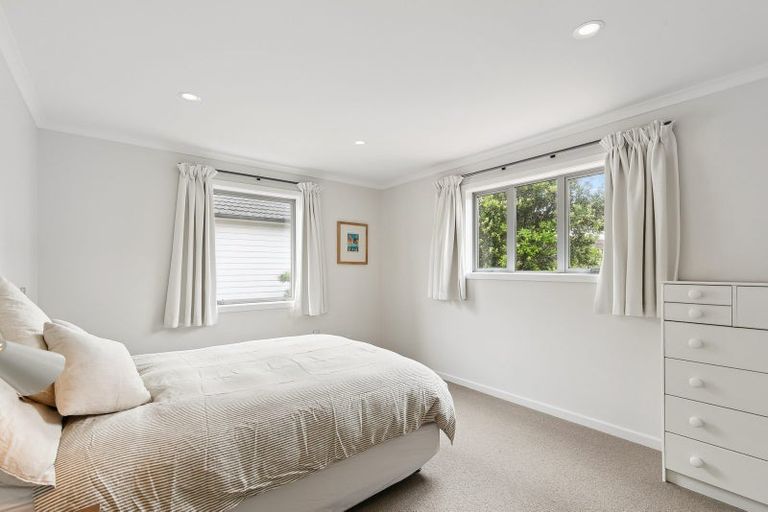 Photo of property in 2/6 The Parade, Island Bay, Wellington, 6023