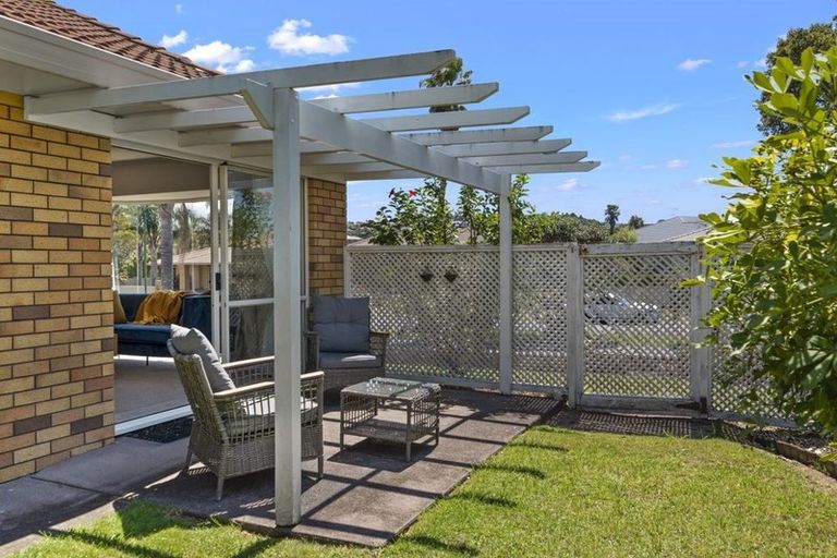 Photo of property in 196 Lakeside Drive, Orewa, 0931