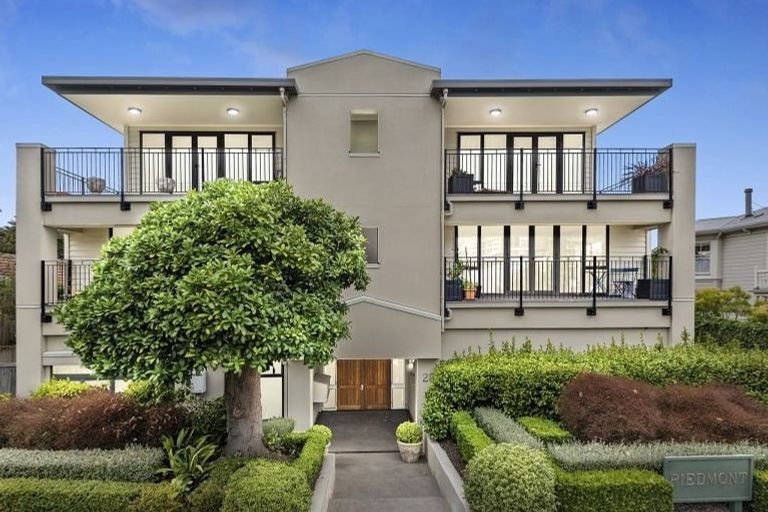 Photo of property in 11/28 Hobson Street, Thorndon, Wellington, 6011