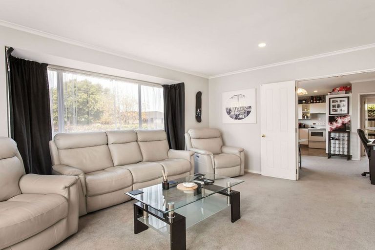 Photo of property in 35 Lowry Avenue, Redwood, Christchurch, 8051