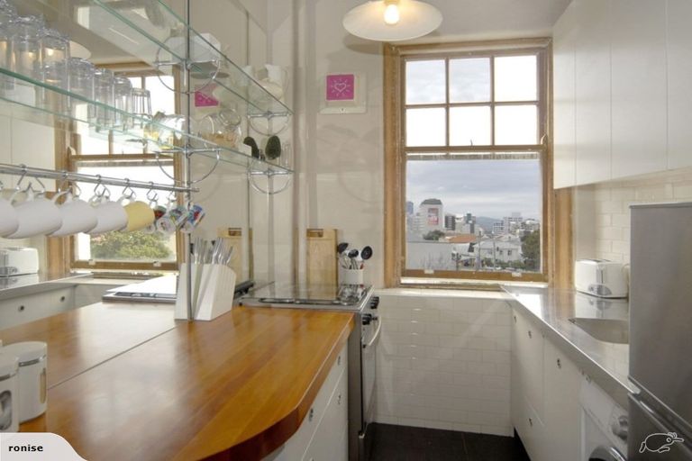 Photo of property in Blythswood Flats, 15/3f Aro Street, Aro Valley, Wellington, 6021