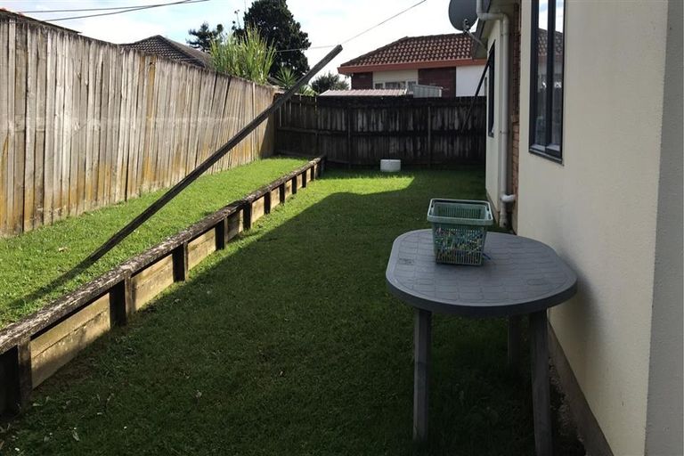 Photo of property in 10 Liddesdale Place, Papakura, 2110