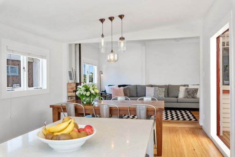 Photo of property in 8 Creamer Avenue, Belmont, Auckland, 0622