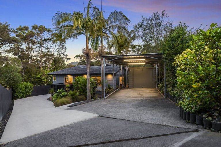 Photo of property in 13 Stallard Place, Glen Eden, Auckland, 0602