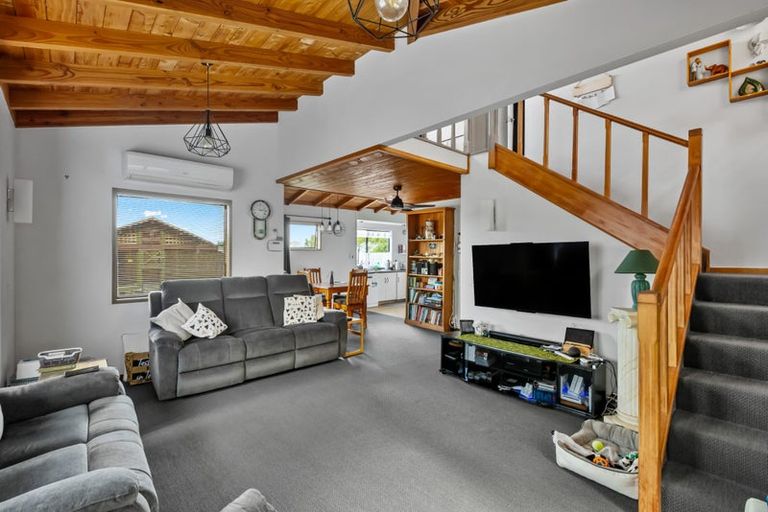 Photo of property in 1/86 Waimumu Road, Massey, Auckland, 0614
