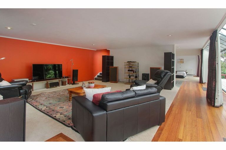 Photo of property in 74 Roberts Road, Glenfield, Auckland, 0629