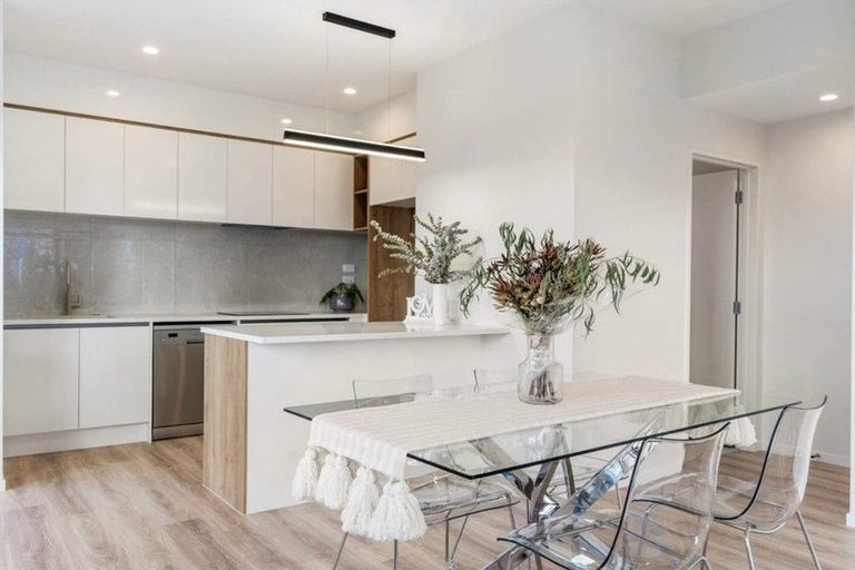 Photo of property in 252 Don Buck Road, Massey, Auckland, 0614