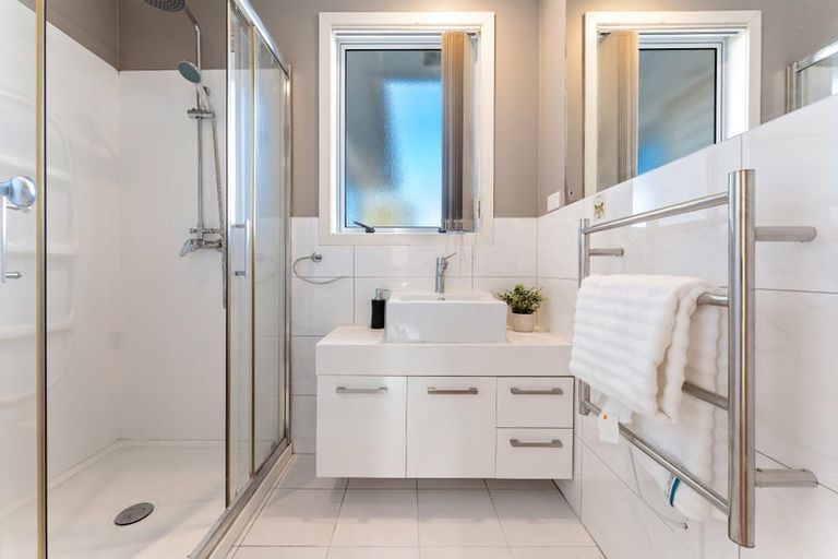 Photo of property in 168a Carlisle Road, Northcross, Auckland, 0632