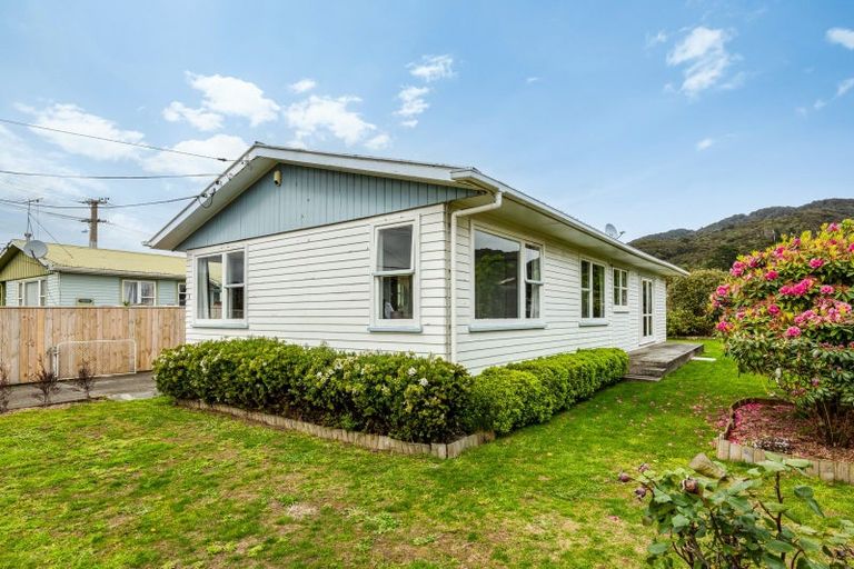 Photo of property in 3 Konini Street, Wainuiomata, Lower Hutt, 5014