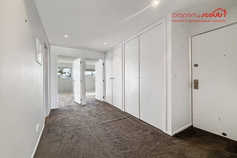 Photo of property in Seaview Apartments, 11/64 Milford Road, Milford, Auckland, 0620