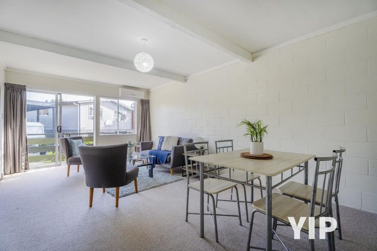 Photo of property in 15f2 Bloomsbury Grove, Newlands, Wellington, 6037