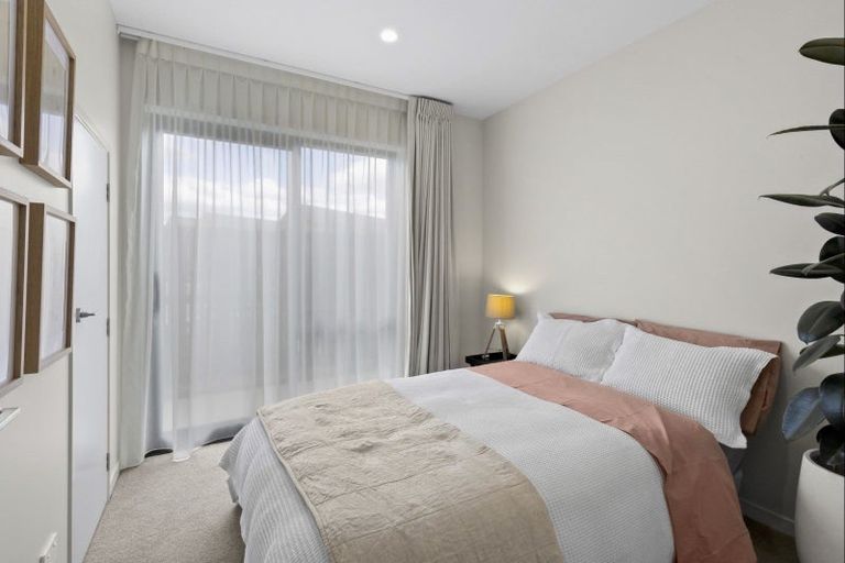 Photo of property in 2 Mcgibbon Lane, Jacks Point, 9371