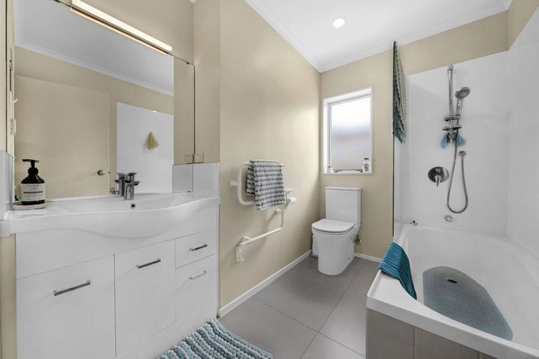Photo of property in 12 Avonglen Court, Wattle Downs, Auckland, 2103