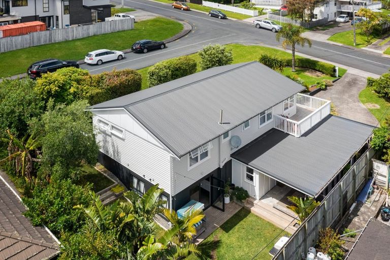 Photo of property in 121 Taikata Road, Te Atatu Peninsula, Auckland, 0610