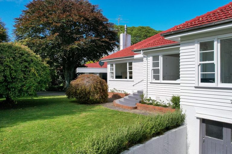 Photo of property in 2 Kohekohe Road, Waikanae, 5036