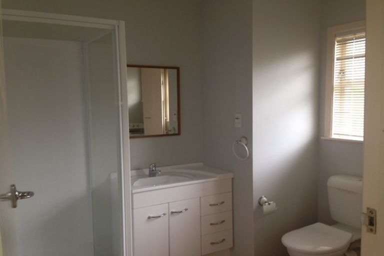 Photo of property in 68 Gladstone Road, Northcote, Auckland, 0627
