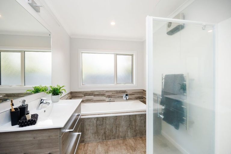 Photo of property in 47 Karina Terrace, Roslyn, Palmerston North, 4414