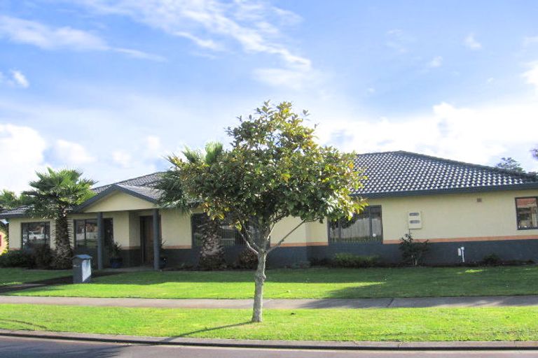 Photo of property in 2 Mellefont Close, East Tamaki Heights, Auckland, 2016