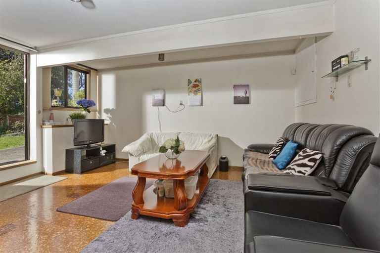 Photo of property in 17 Halberg Street, Glenfield, Auckland, 0629