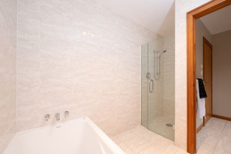 Photo of property in 6 Hikanui Place, Havelock North, 4130