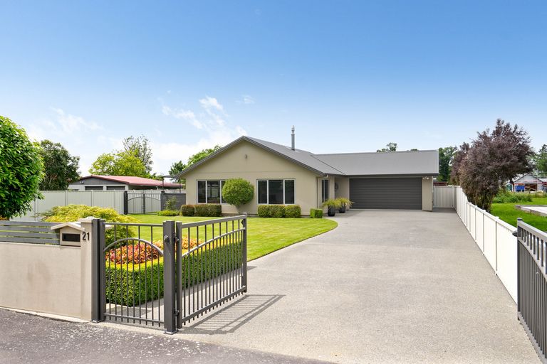 Photo of property in 21 Chamberlain Road, Masterton, 5888