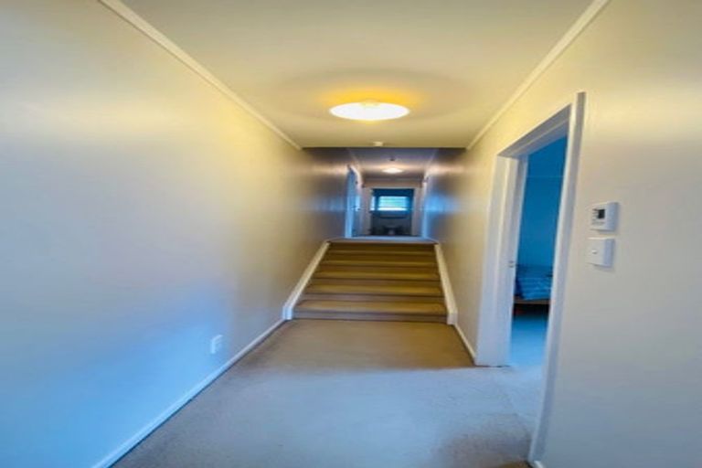 Photo of property in 2/18 Elliott Avenue, Bayview, Auckland, 0629