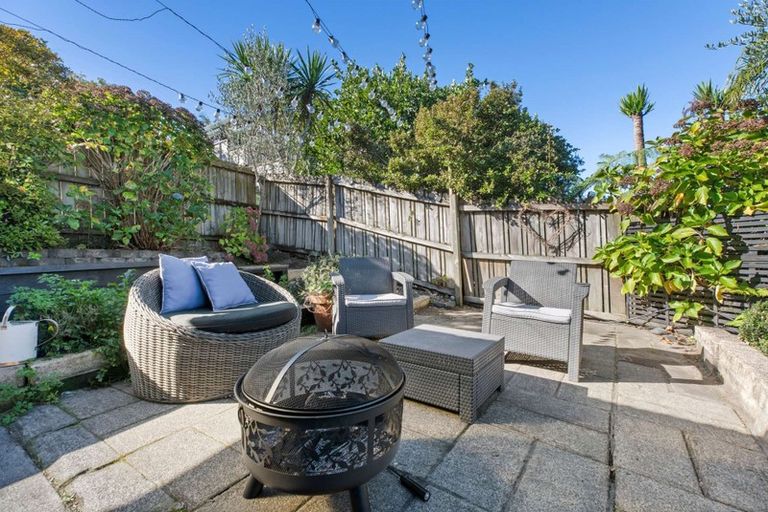 Photo of property in 22a Van Dyke Place, West Harbour, Auckland, 0618