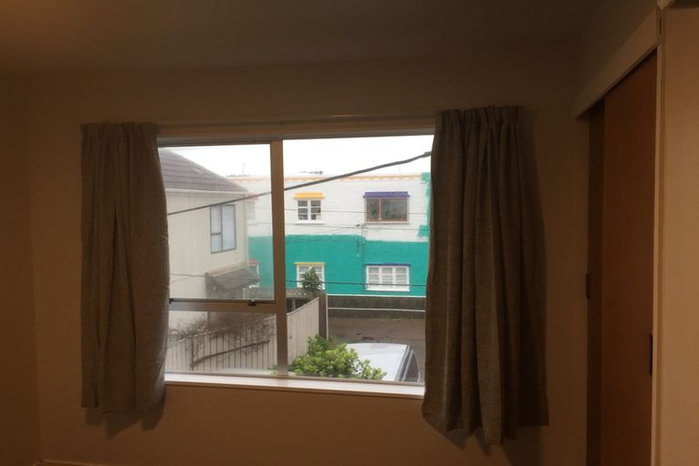 Photo of property in 218u2 Onepu Road, Lyall Bay, Wellington, 6022