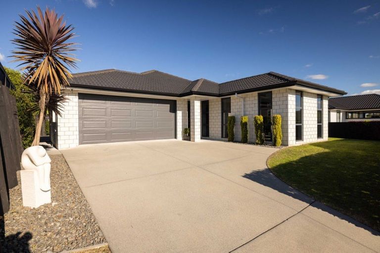 Photo of property in 19 Ballintoy Park Drive, Welcome Bay, Tauranga, 3175