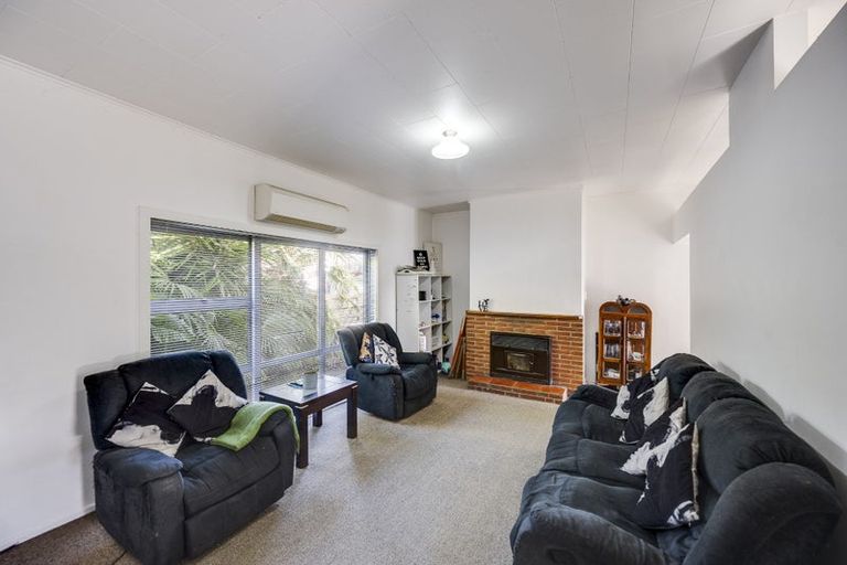 Photo of property in 2 Avondale Road, Taradale, Napier, 4112