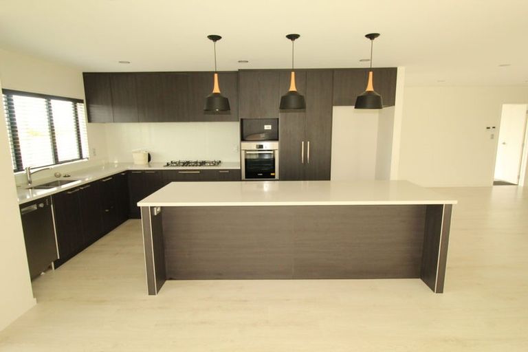 Photo of property in 19 Eastview Crescent, Stanmore Bay, Whangaparaoa, 0932