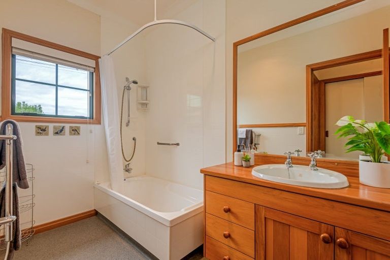 Photo of property in 6 Wanganui Road, Marton, 4710