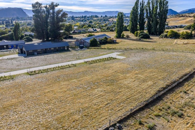 Photo of property in 4 Glenbrook Lane, Wanaka, 9305